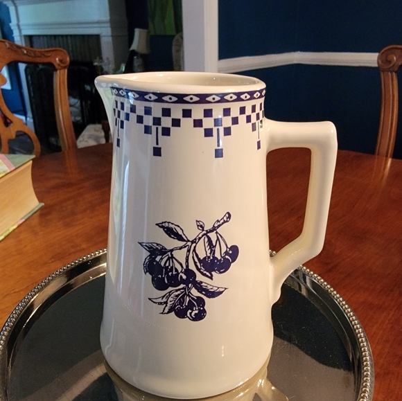 French Creamer and small bolw - Picture 2 of 6